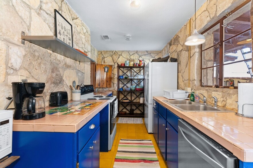 More Photos Of 5322 State Hwy 16 N, Bandera Hospitality For Sale