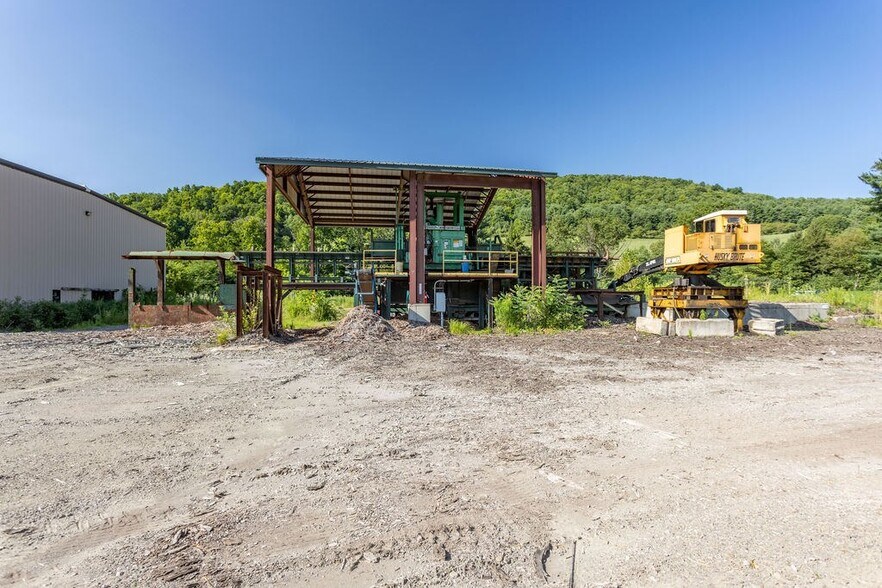 More Photos Of 398 Main St, Roulette Warehouse For Sale