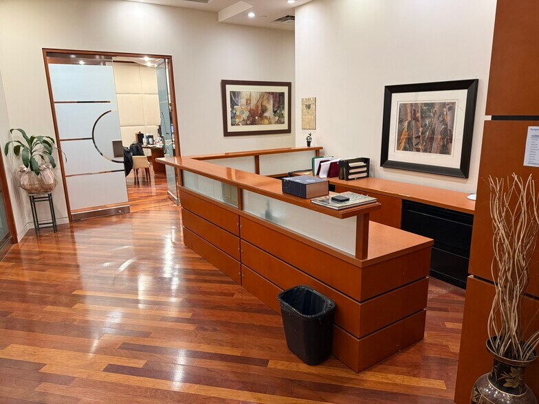 More Photos Of 4646 Dufferin St, Toronto Medical For Lease