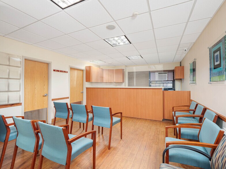 More Photos Of 10933 71st Rd, Forest Hills Apartments For Sale