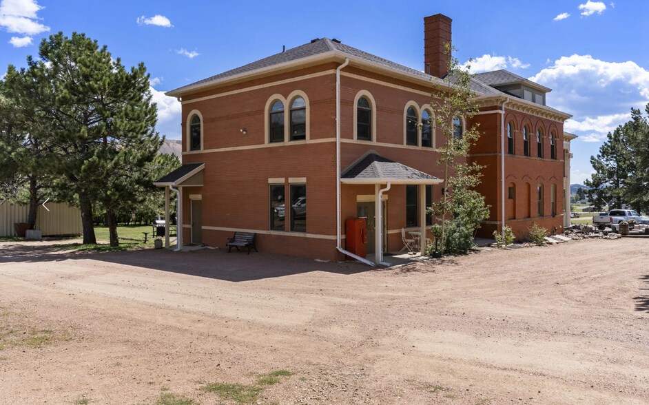 More Photos Of 600 N B St, Cripple Creek Hotel For Sale