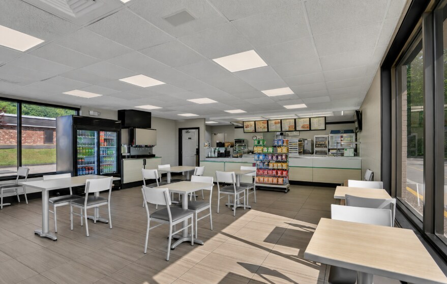 More Photos Of 942 Washington St, Middletown Fast Food For Sale