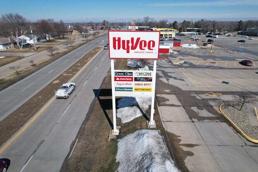 More Photos Of 1201-1311 4th St SW, Waverly Unknown For Lease