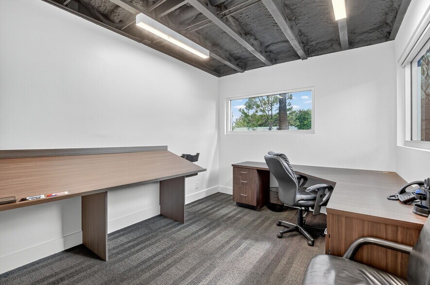 More Photos Of 442 NW 35th St, Boca Raton Office For Sale