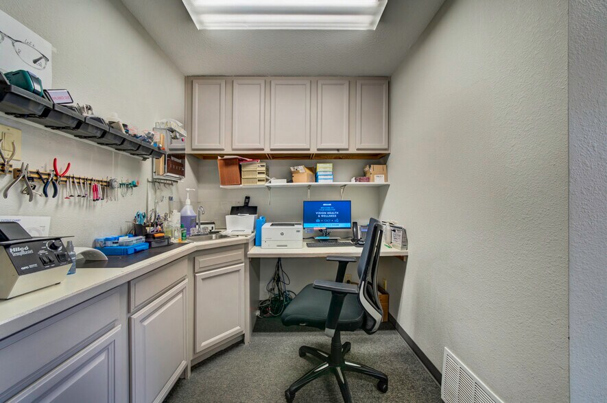 More Photos Of 1625 E Platte Ave, Colorado Springs Office For Sale