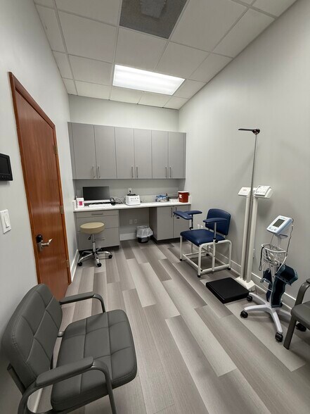 More Photos Of 1911 Harrison St, Hollywood Medical For Lease