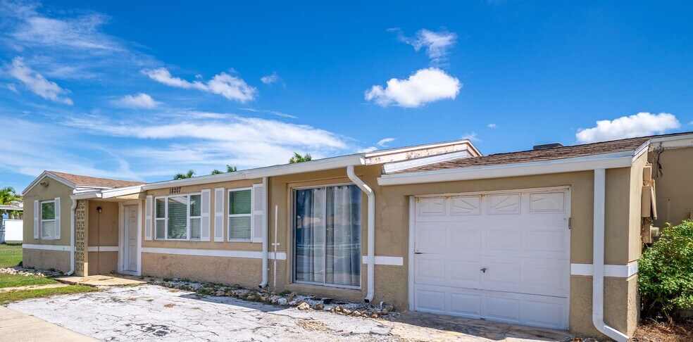 More Photos Of 18207 Gulf Blvd, Redington Shores Specialty For Sale