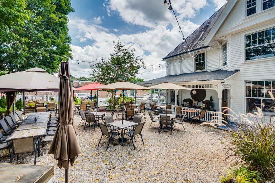 More Photos Of 412 6th St, Bristol Restaurant For Sale