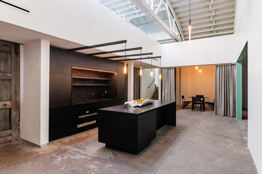 More Photos Of 3146 W Chicago Ave, Chicago Showroom For Sale