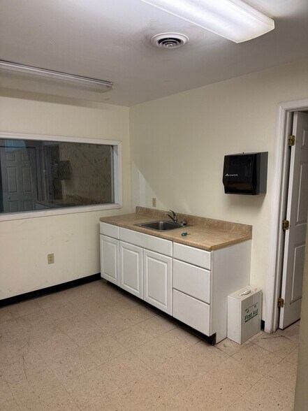 More Photos Of 572 3rd Ave Ext, Rensselaer Light Manufacturing For Lease