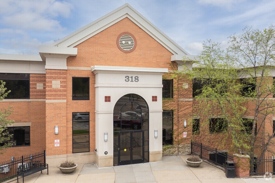 More Photos Of 318 River Ridge Dr, Grand Rapids Office For Sale