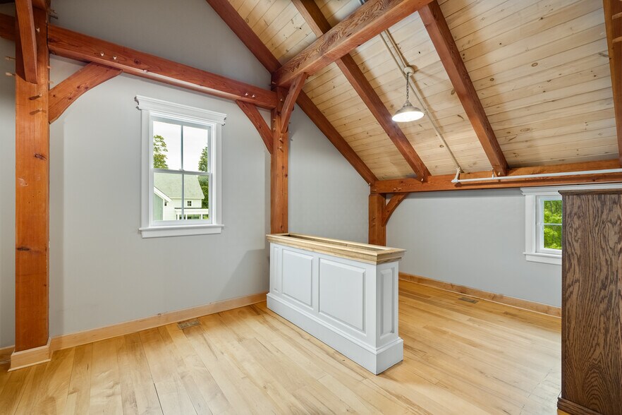 More Photos Of 114 Cemetery Ave, Manchester Center Office For Sale