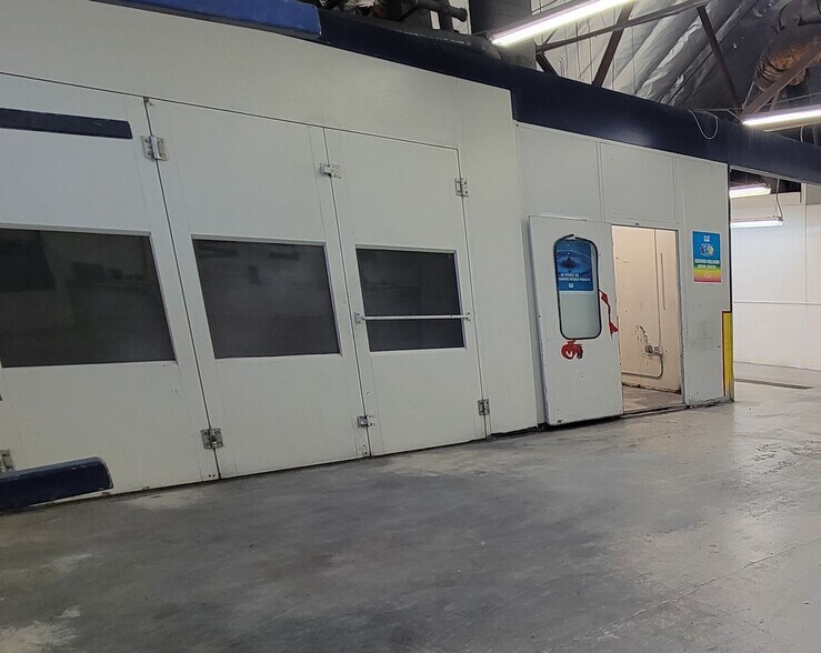 More Photos Of 2001 S La Cienega Blvd, Los Angeles Warehouse For Lease