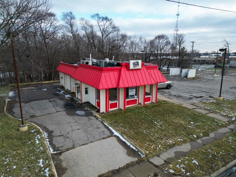 Primary Photo Of 3010 N Saginaw St, Flint Freestanding For Lease