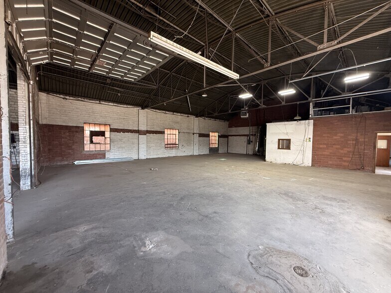 More Photos Of 1704 NW 6th St, Oklahoma City Warehouse For Lease