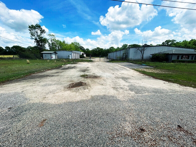 More Photos Of 378 Eastland Rd, Dothan Distribution For Sale