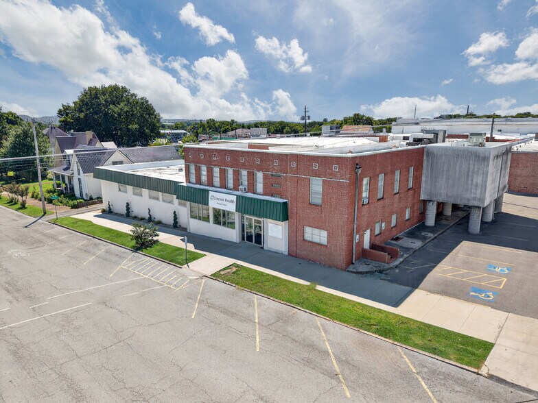 More Photos Of 207 Elk Ave S, Fayetteville Office For Sale