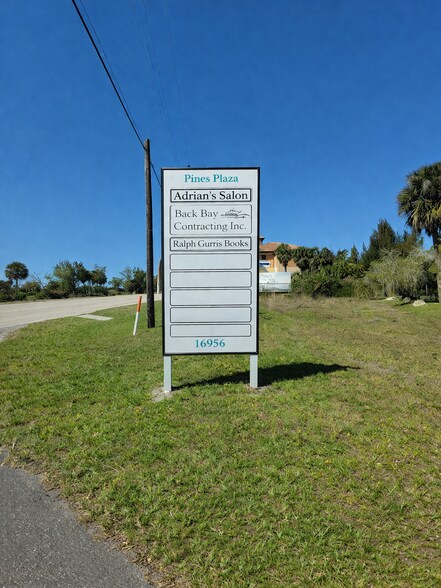 More Photos Of 16956 McGregor Blvd, Fort Myers Office For Sale