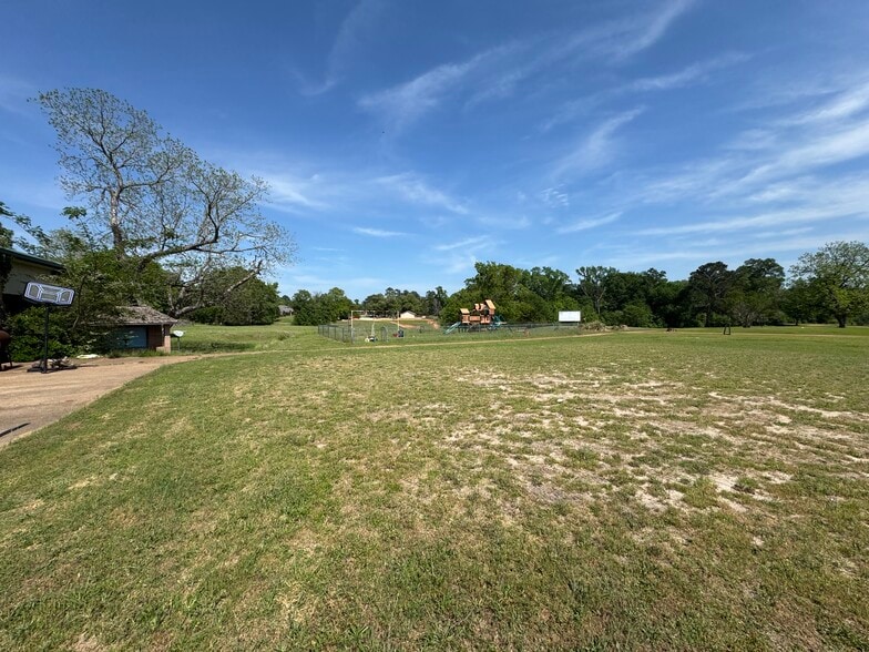 More Photos Of 2130 Country Club Rd, Palestine Golf Course Driving Range For Sale