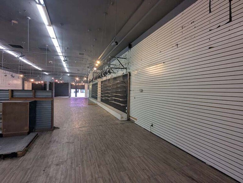 More Photos Of 6662-6666 Hollywood Blvd, Los Angeles Storefront For Sale
