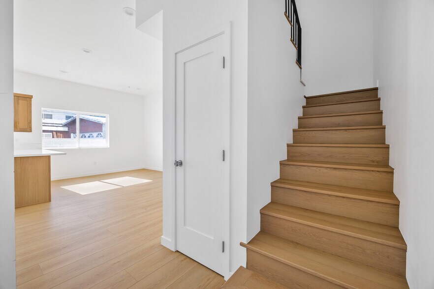 More Photos Of 10905 Dalerose Ave, Inglewood Multifamily For Sale