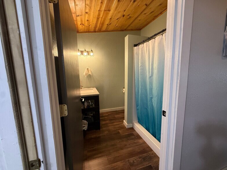 More Photos Of 101 E 4th St, Newell General Retail For Sale