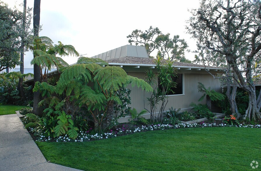 More Photos Of 2077 W Coast Hwy, Newport Beach Office For Lease