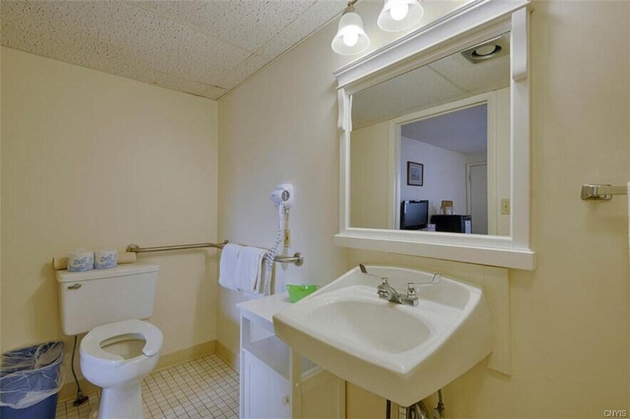 More Photos Of 6 Market St, Alexandria Bay Hotel For Sale