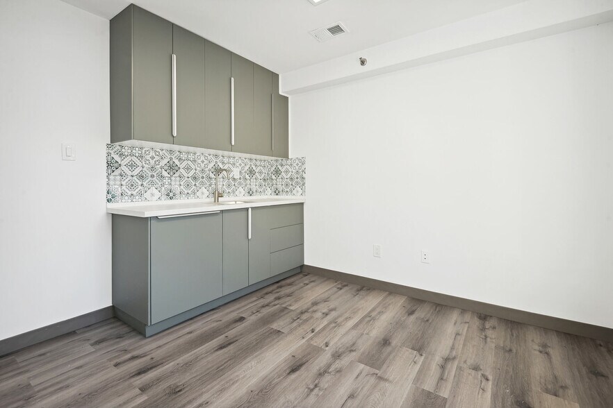 More Photos Of 731 Walker Rd, Great Falls Medical For Sale