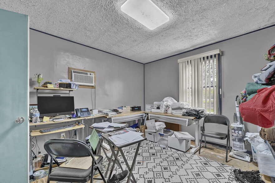 More Photos Of 44077 Oberlin Elyria Rd, Oberlin Hotel For Sale