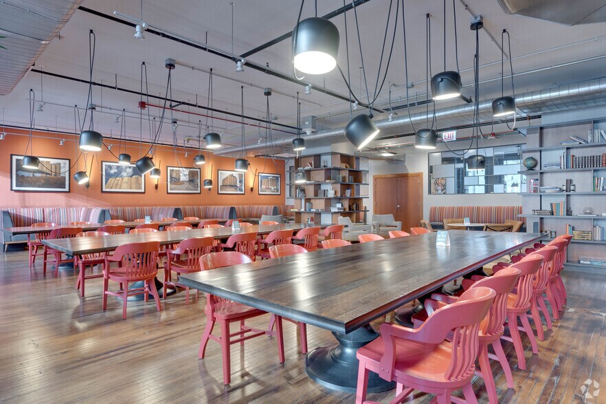 More Photos Of 125 S Clark St, Chicago Loft Creative Space For Lease