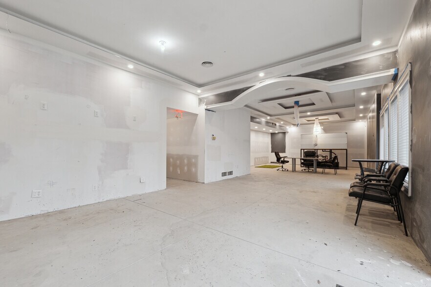 More Photos Of 2502 E Michigan Ave, Ypsilanti Freestanding For Lease