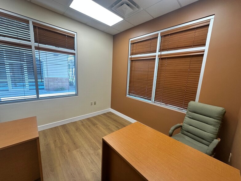 More Photos Of 15255 N 40th St, Phoenix Medical For Sale