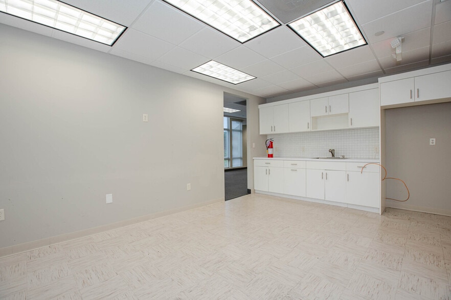 More Photos Of 860 Wyckoff Ave, Mahwah Medical For Lease
