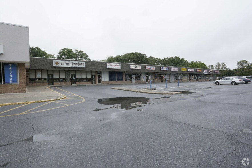 More Photos Of 719 Hawkins Ave, Ronkonkoma Storefront For Sale