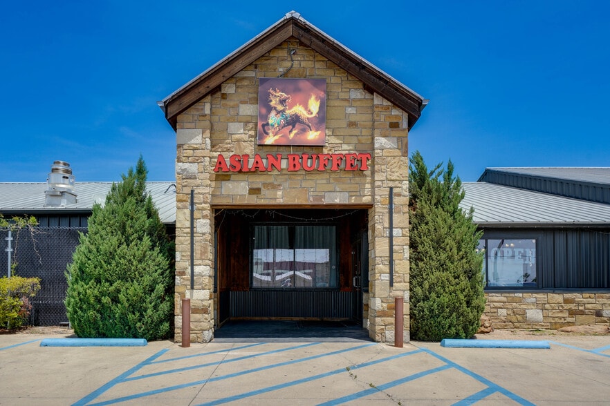 Primary Photo Of 215 NE 27th Ave, Mineral Wells Restaurant For Sale