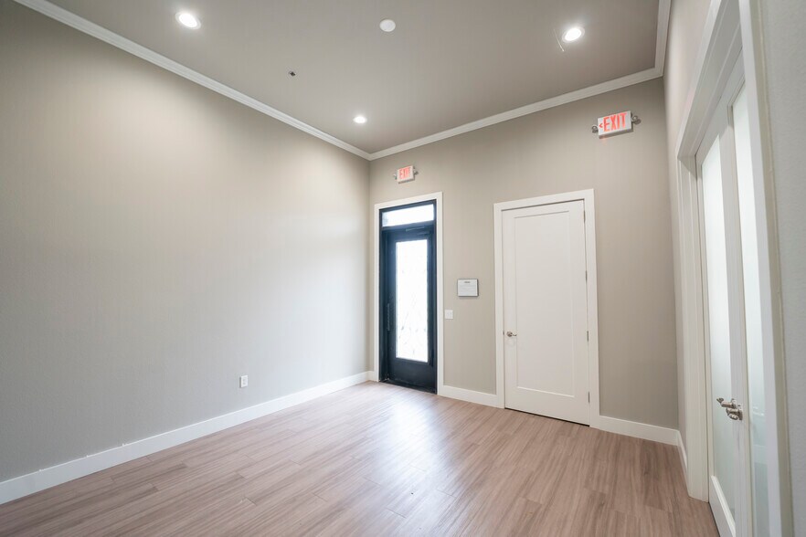 More Photos Of 1400 N Coit Rd, McKinney Unknown For Lease