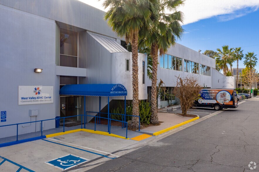 More Photos Of 6110 Variel Ave, Woodland Hills Research And Development For Lease