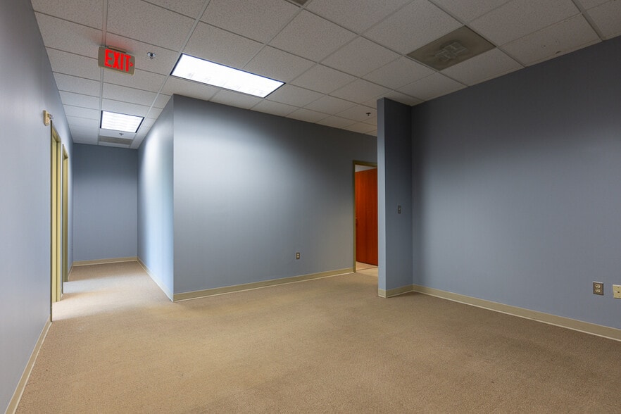 More Photos Of 7001 Heritage Village Plz, Gainesville Office For Lease