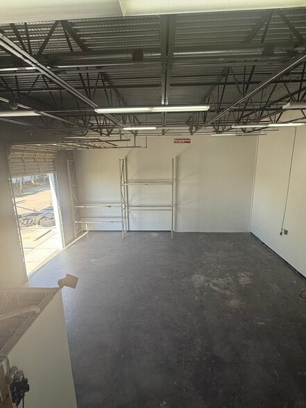 More Photos Of 342 Pike Rd, West Palm Beach Warehouse For Lease