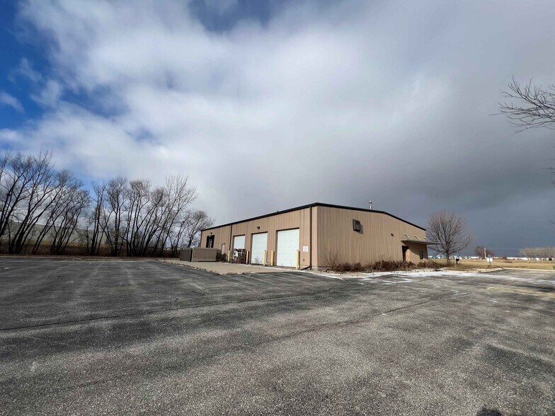 More Photos Of 422 Performance Dr, Cedar Falls Industrial For Sale