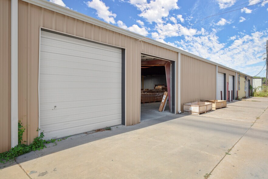 More Photos Of 9300 Brown Ln, Austin Warehouse For Lease