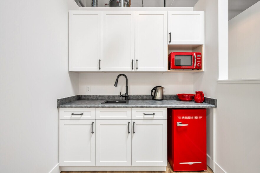 More Photos Of 17750 65A Av, Surrey Showroom For Sale