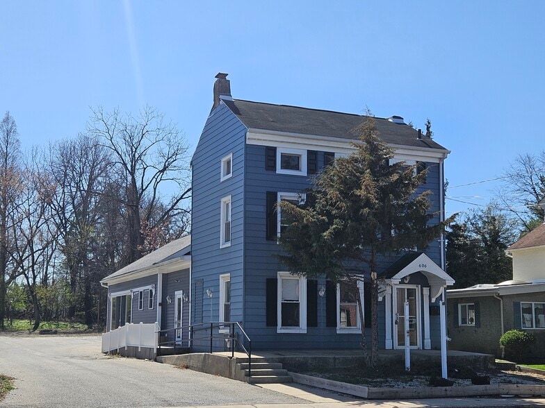 Primary Photo Of 606 Germantown Pike, Lafayette Hill Office For Sale