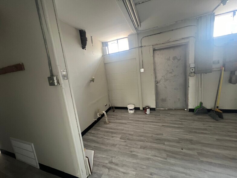 More Photos Of 35-101 E Fullerton Ave, Addison Unknown For Sale