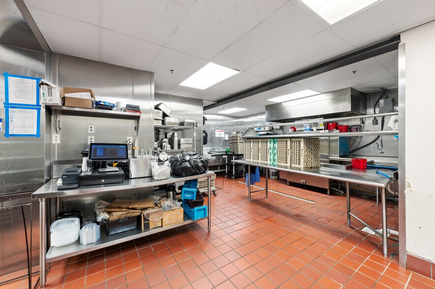 More Photos Of 655 2nd Ave S, Saint Petersburg Restaurant For Sale