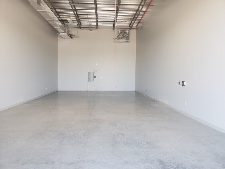 More Photos Of 195 Basik Dr, Naples Warehouse For Sale