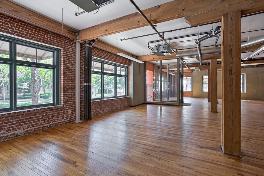 More Photos Of 448 W Market St, San Diego Office For Lease