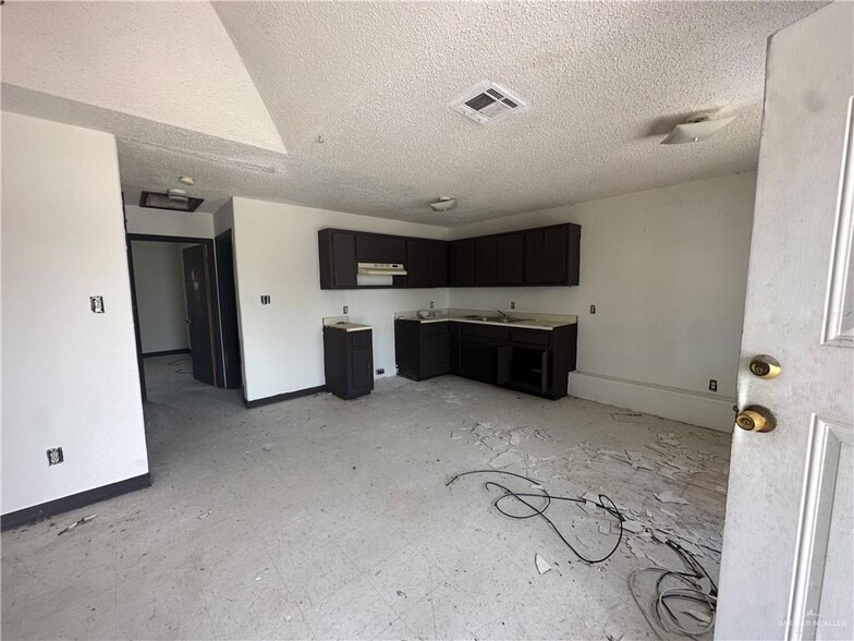 More Photos Of 3117 Spanish Palms Dr S, Mercedes Multifamily For Sale
