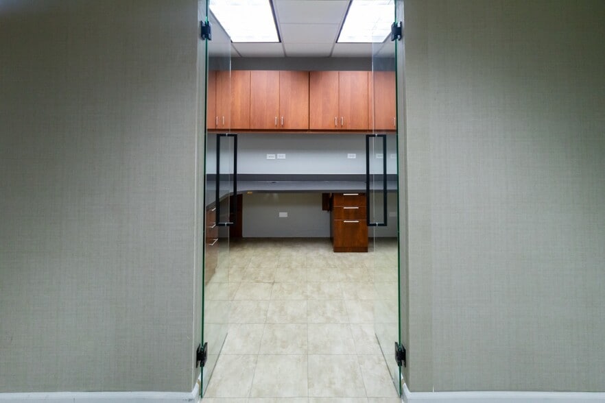 More Photos Of 2400 N Ashland Ave, Chicago Medical For Lease